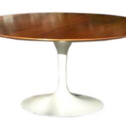 Knoll Saarinen Pedestal Collection Oval Dining Table